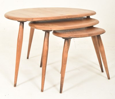 Lot 240 - LUCIAN ERCOLANI FOR ERCOL - MODEL 354 - MID CENTURY 1960S BEECH & ELM PEBBLE NEST OF TABLES