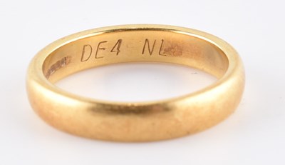 Lot 308 - HALLMARKED 18CT GOLD BAND RING