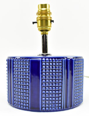 Lot 307 - POOLE POTTERY - HELIX LAMP - VINTAGE MID CENTURY COBALT CERAMIC DESK LAMP