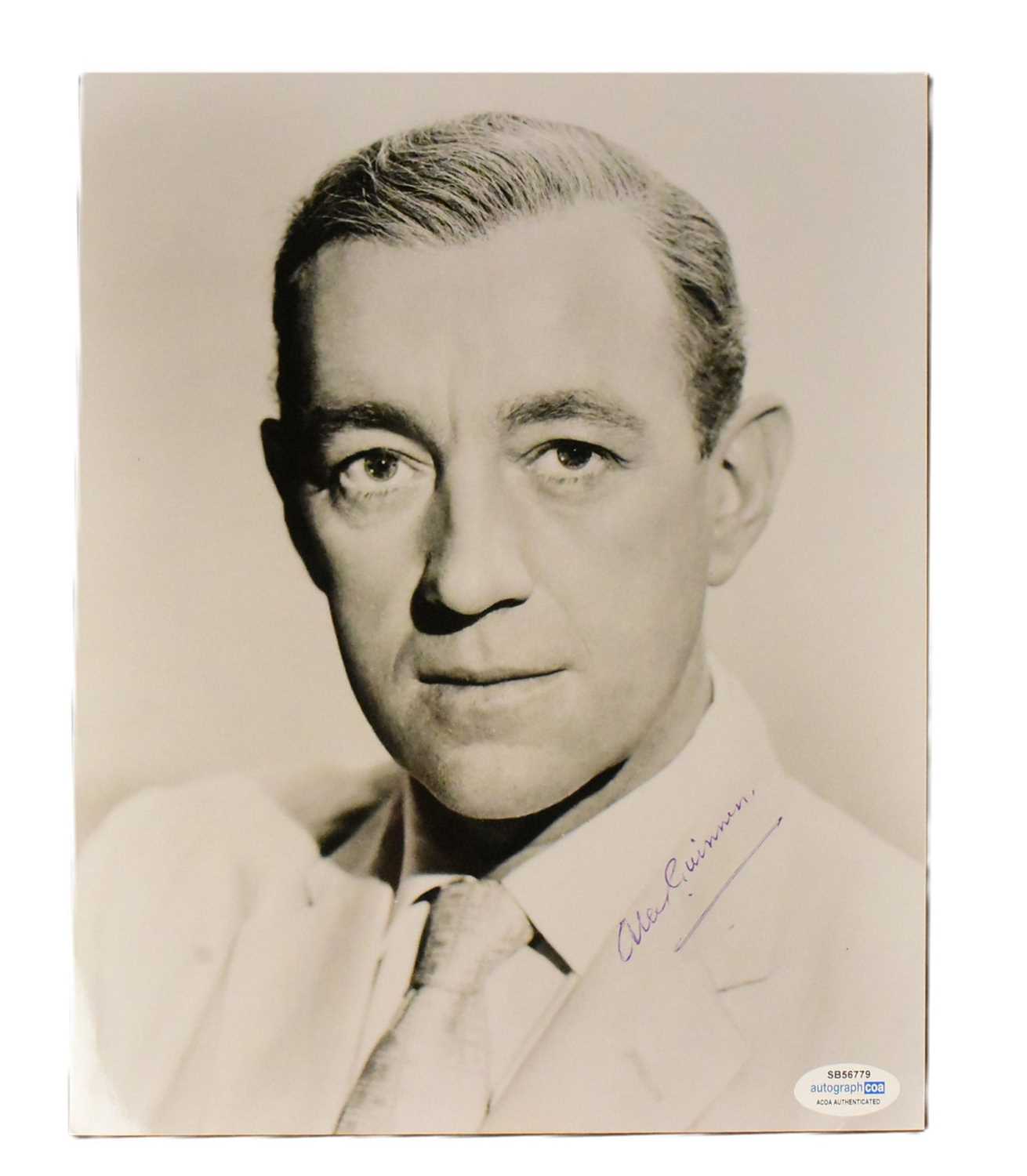 Lot 135 - SIR ALEC GUINNESS (1914-2000) - SIGNED 8X10" PHOTOGRAPH - ACOA