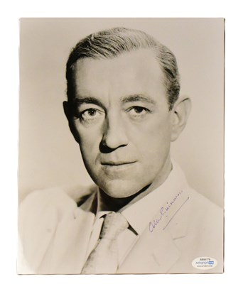 Lot 135 - SIR ALEC GUINNESS (1914-2000) - SIGNED 8X10" PHOTOGRAPH - ACOA