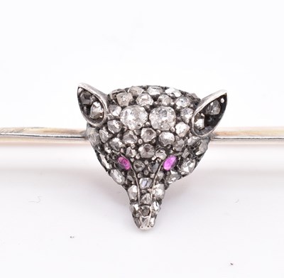 Lot 312 - EARLY 20TH CENTURY GOLD & DIAMOND FOX BROOCH PIN CASED
