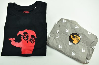 Lot 145 - BANKSY - CLOWN WITH GUNS RED/BLACK T-SHIRT LIMITED 1ST EDITION