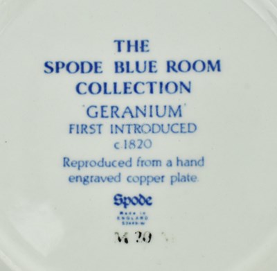 Lot 43 - COLLECTION OF ENGLISH CERAMICS - VICTORIA IRONSTONE / SPODE/ LONDON POTTERY CANISTERS