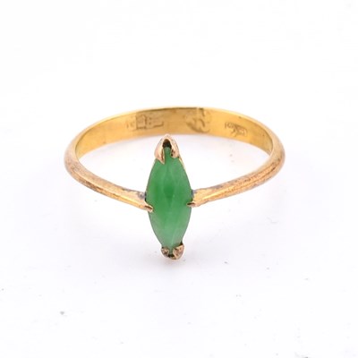 Lot 407 - CHINESE 22CT GOLD & JADE RING