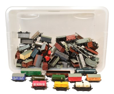 Lot 214 - MODEL RAILWAY - LARGE COLLECTION OF OO GAUGE ROLLING STOCK