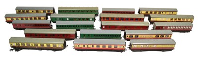 Lot 295 - MODEL RAILWAY - COLLECTION OF HORNBY DUBLO COACHES