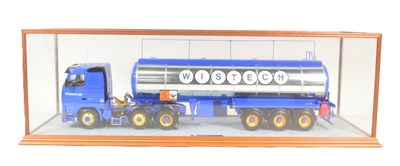 Lot 81 - LARGE SCALE ARTICULATED LORRY DISPLAY MODEL