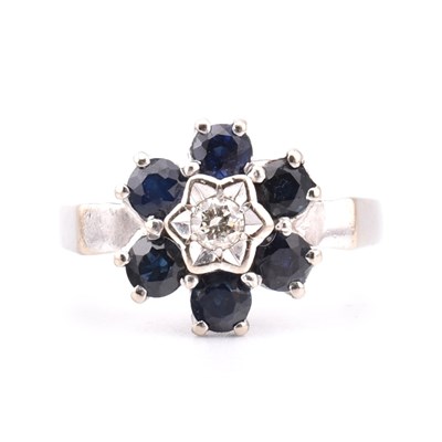 Lot 478 - 18CT WHITE GOLD SAPPHIRE & DIAMOND CLUSTER RING