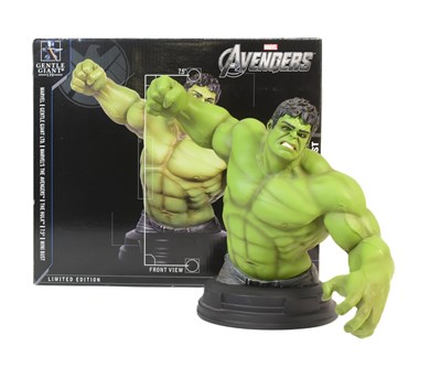 Lot 646 - THE HULK - THE AVENGERS HULK RESIN BUST