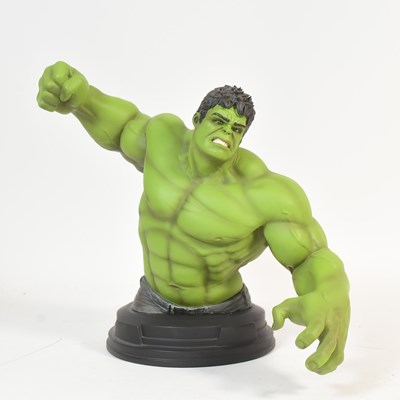 Lot 646 - THE HULK - THE AVENGERS HULK RESIN BUST