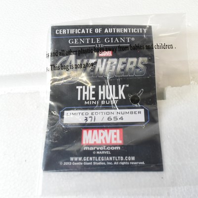 Lot 646 - THE HULK - THE AVENGERS HULK RESIN BUST
