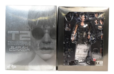 Lot 411 - TERMINATOR - HOT TOYS 1/6 SCALE SARAH CONNOR