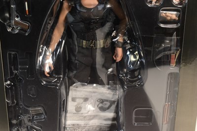 Lot 411 - TERMINATOR - HOT TOYS 1/6 SCALE SARAH CONNOR