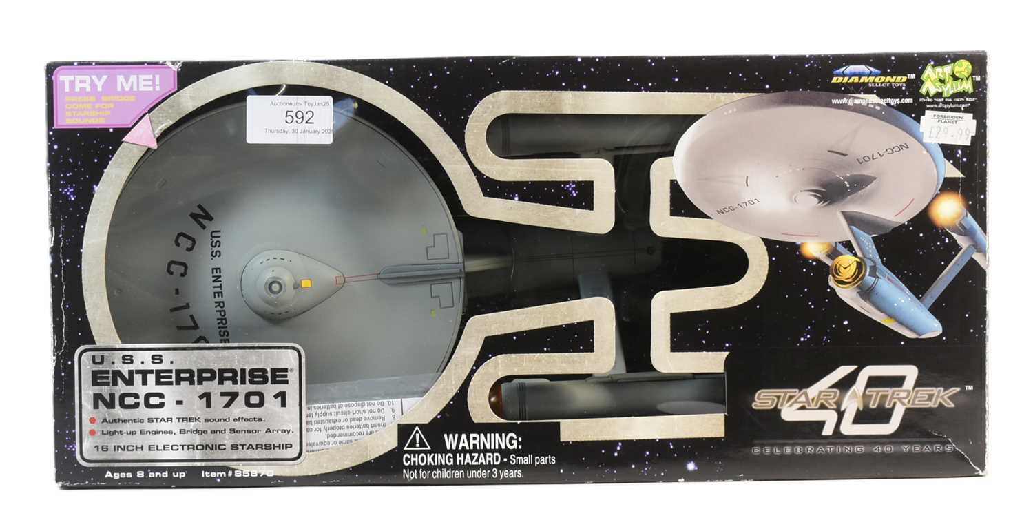 Lot 592 - STAR TREK - DIAMOND SELECT USS ENTERPRISE ELECTRONIC STAR SHIP