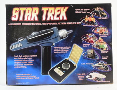 Lot 619 - STAR TREK - DIAMOND SELECT PHASER PISTOL & COMMUNICATION SET