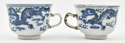 Lot 127 - PAIR OF QING DYNASTY BLUE AND WHITE CUPS 清 青花龙纹杯