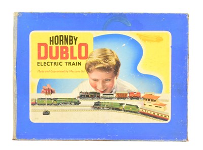 Lot 120 - MODEL RAILWAY - VINTAGE HORNBY DUBLO 3-RAIL TANK GOODS TRAIN SET