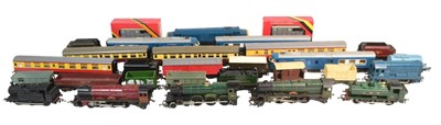 Lot 290 - HORNBY / TRI-ANG 00 GAUGE - LARGE COLLECTION OF LOCOMOTIVES & COACHES