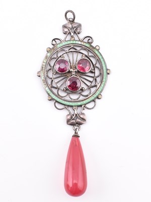 Lot 153 - ARTS & CRAFTS SILVER PENDANT