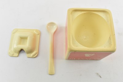 Lot 47 - GUINNESS - MID-CENTURY PLASTIC ADVERTISEMENT CRUET TABLE SET
