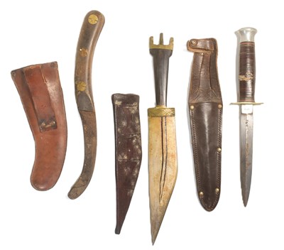 Lot 117 - COLLECTION OF ASSORTED KNIVES & DAGGERS