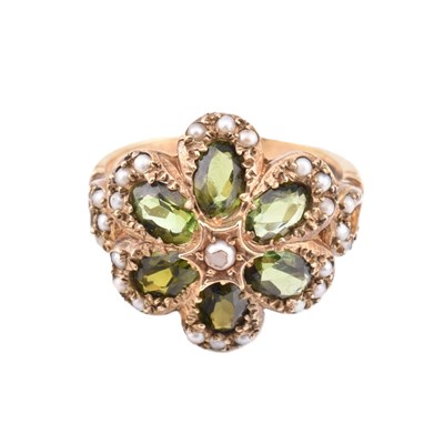 Lot 288 - HALLMARKED 9CT GOLD GREEN STONE & SEED PEARL CLUSTER RING