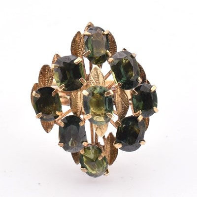 Lot 236 - 14CT GOLD & GREEN STONE LEAF BOMBE RING