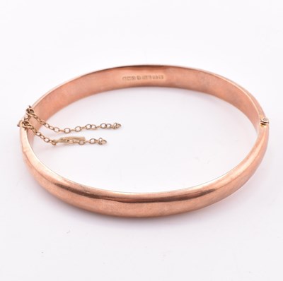 Lot 208 - HALLMARKED 9CT ROSE GOLD HINGED BANGLE