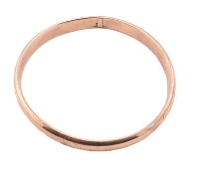 Lot 303 - 9CT GOLD WAX FILLED BANGLE