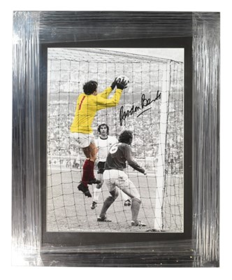 Lot 163 - GORDAN BANKS FOOTBALLER SIGNED PICTURE
