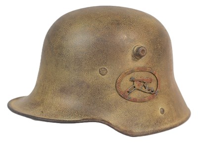 Lot 65 - WWI FIRST WORLD WAR GERMAN MACHINE GUNNERS M16 HELMET