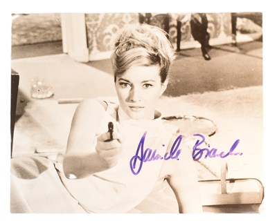 Lot 224 - JAMES BOND 007 - DANIELA BIANCHI - FROM RUSSIA WITH LOVE - SIGNED 8X10" PHOTO