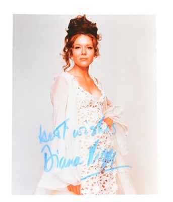 Lot 189 - JAMES BOND 007 - DAME DIANA RIGG - SIGNED 8X10" COLOUR PHOTO - UACC