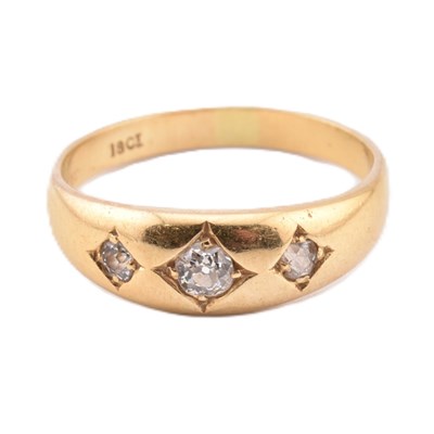 Lot 130 - 18CT GOLD & DIAMOND GYPSY TRILOGY RING