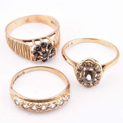 Lot 414 - THREE HALLMARKED 9CT GOLD & GEM SET RINGS AF