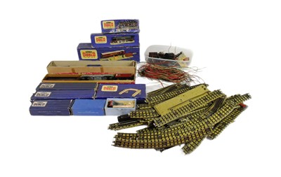 Lot 268 - MODEL RAILWAY - VINTAGE HORNBY DUBLO LOCOMOTIVES & ROLLING STOCK