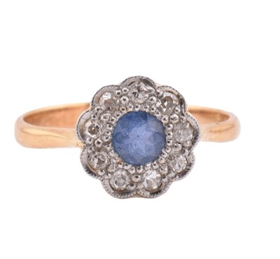 Lot 63 - 1920S SAPPHIRE & DIAMOND CLUSTER RING