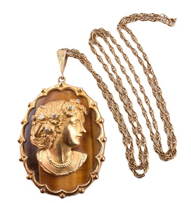 Lot 61 - 1970S 9CT GOLD TIGERS EYE & DIAMOND PENDANT ON CHAIN