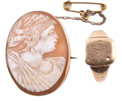Lot 89 - GOLD SIGNET RING WITH CAMEO BROOCH
