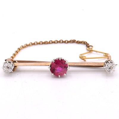 Lot 53 - EARLY 20TH CENTURY RUBY & DIAMOND BROOCH PIN