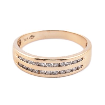 Lot 127 - 14CT GOLD & DIAMOND RING