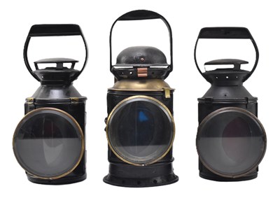 Lot 196 - RAILWAYANA - X3 VINTAGE BR / GWR 3 ASPECT SIGNAL LAMPS
