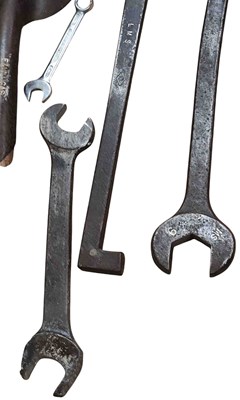 Lot 212 - RAILWAYANA - COLLECTION OF RAILWAY EQUIPMENT TOOLS
