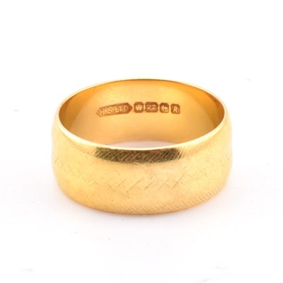 Lot 145 - HALLMARKED 22CT GOLD BAND RING