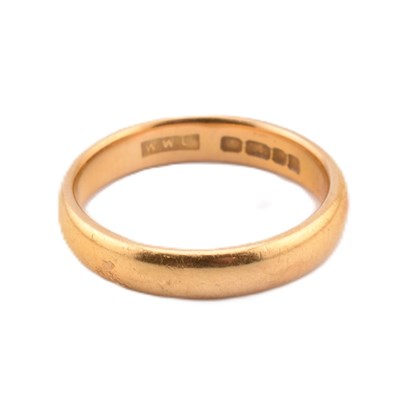 Lot 200 - HALLMARKED 22CT GOLD BAND RING