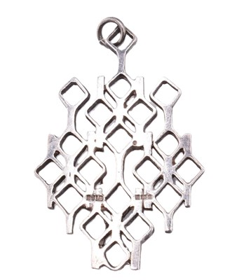 Lot 298 - 1970S HALLMARKED SILVER MODERNIST NECKLACE PENDANT
