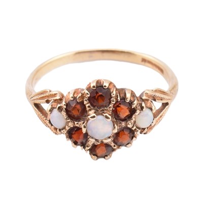 Lot 287 - HALLMARKED 9CT GOLD OPAL & GARNET CLUSTER RING