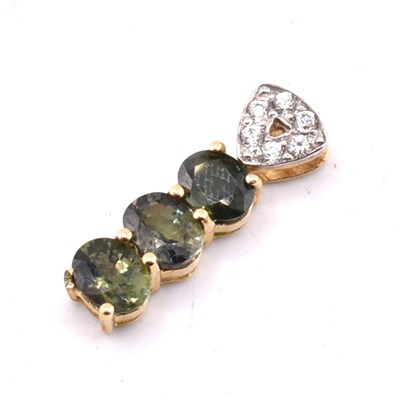 Lot 321 - HALLMARKED 9CT GOLD TUNDURU COLOUR CHANGE SAPPHIRE & WHITE ZIRCON PENDANT