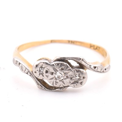 Lot 343 - 18CT GOLD & PLATINUM DIAMOND CROSSOVER RING
